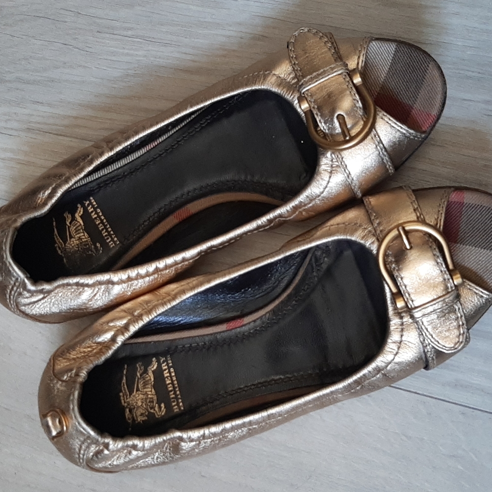 Burberry gold open toed  flats